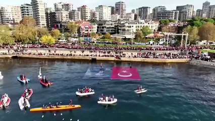 Kadıköy’de Ata'ya saygı zinciri