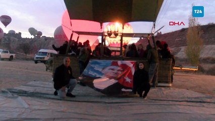 Nevşehir’de sıcak hava balonları, Atatürk posterleri ile havalandı