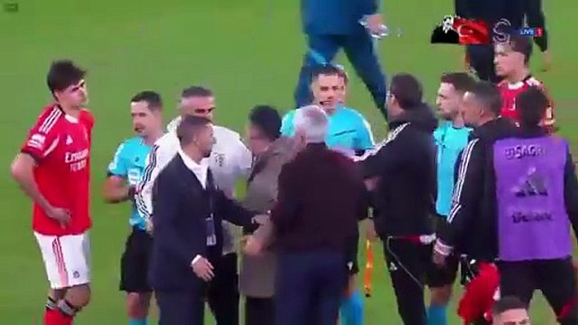 Mourinho çıldırdı; hakemin üzerine yürüdü!