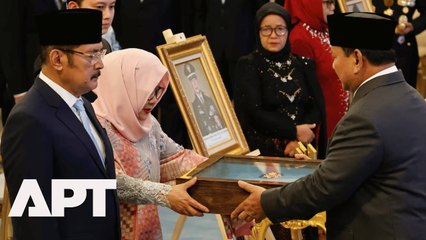 Suharto Named Indonesia’s National Hero: Prabowo Faces Backlash Over Decision | APT