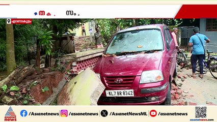 തമ്മനത്ത്‌ കൂറ്റൻ കുടിവെള്ള ടാങ്ക് തകർന്നു; വീടുകളിൽ വെള്ളം കയറി, വാഹനങ്ങൾ ഒഴുകിപ്പോയി