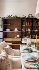 Ideas Creativas para Decorar Tus Estanterías en Navidad 🎄