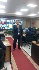 "عبر اللاسلكي".. محافظ أسيوط يراقب سير انتخابات النواب 2025