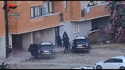 Blitz anti-droga dei carabinieri a Ostia, 12 arresti