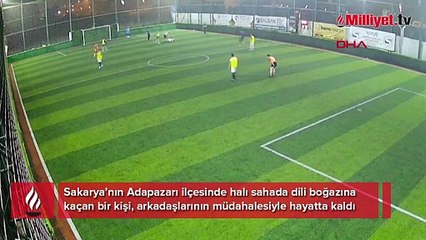 Halı sahada dili boğazına kaçan genç arkadaşlarının müdahalesiyle hayatta kaldı