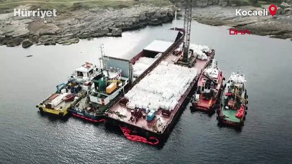 Kocaeli’de karaya oturmuştu: 2 bin 135 ton alçının tahliyesi için çalışma başlatıldı