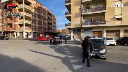 Ostia, punto vendita di droga attivo 24 ore su 24: 12 arresti