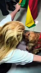 El emotivo reencuentro de Jeanine Áñez con su perrito Reinaldo
