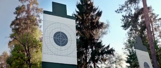 Escena de película de prueba del AK-47 y el Kalashnikov (2020)