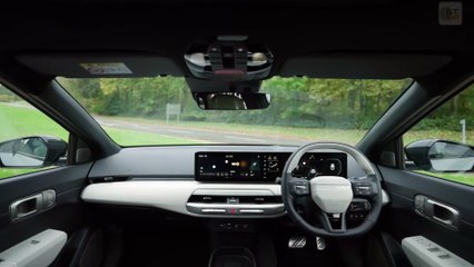 2025 KIA EV4 GT-Line S (FWD) | Exterieur, Interieur & Fahraufnahmen in Moonlight Mint