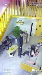 (3) On the day of her grandfather's birthday party, she dumped her scumbag boyfriend, threw away her two-yuan engagement ring, and exposed her stepsister's hypocrisy. She then bravely entered the entertainment industry, fell in love with the movie star wh