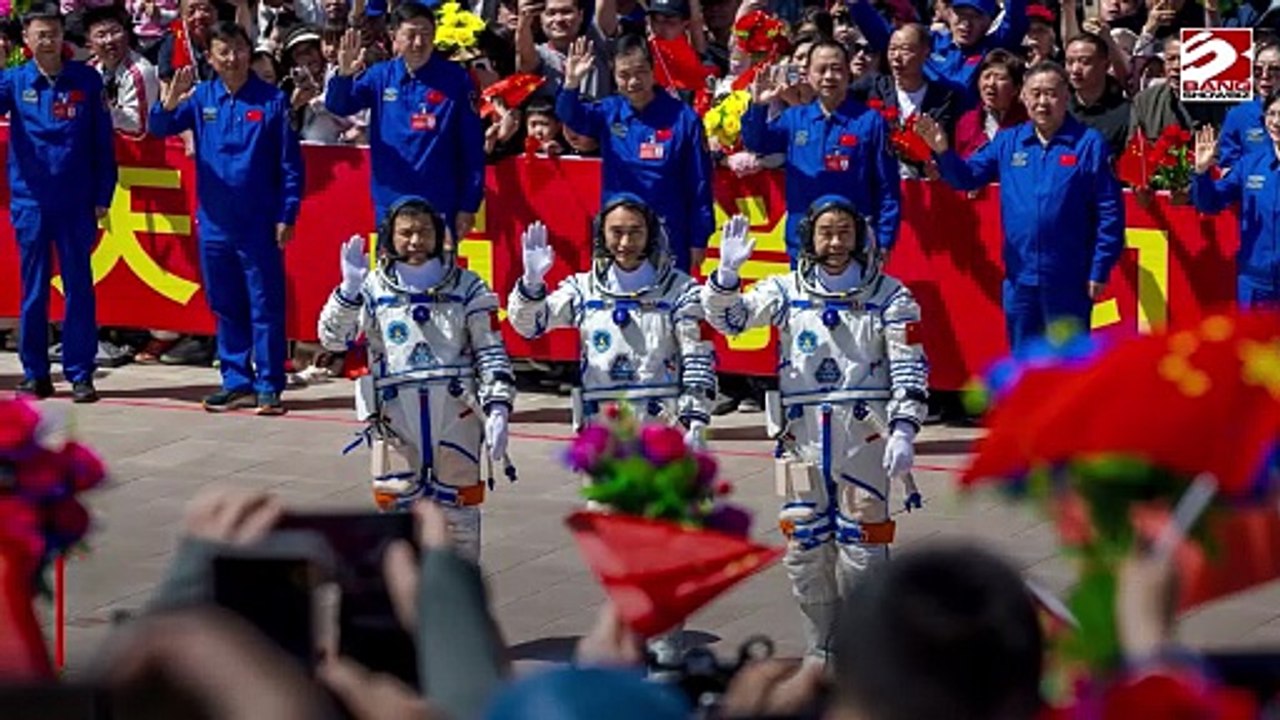 Astronauten sitzen im All fest