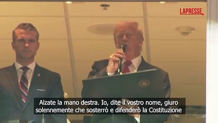 Donald Trump fischiato allo stadio prima di una partita di Nfl: le immagini