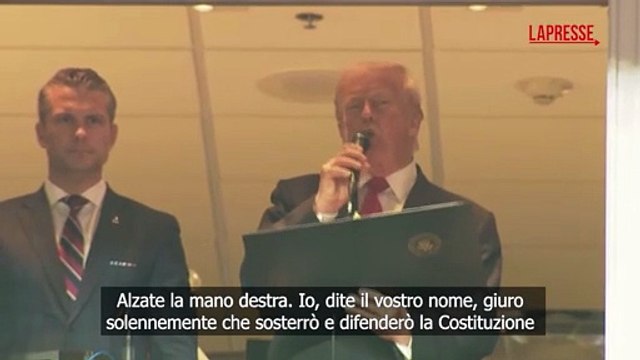 Donald Trump fischiato allo stadio prima di una partita di Nfl: le immagini