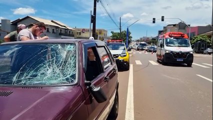Mulher fica ferida ao ser atropelada por Fiat Uno na Avenida Carlos Gomes