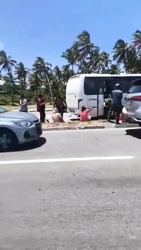 Acidente com micro-ônibus deixa feridos em Maceió