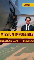 Mission Impossible” का असली वर्जन! महिला ने हवा में उड़ते विमान का दरवाज़ा पकड़ा 😱✈️