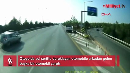 Otoyolda sol şeritte duraklayan otomobile, başka bir otomobil çarptı
