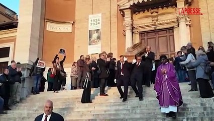 Vessicchio, a Roma l?ultimo saluto al maestro: l'applauso all?uscita del feretro