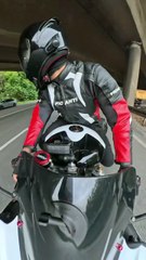 Triple chutes à moto... c'est pas de chance