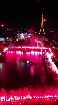 🇫🇷🇲🇦 FLASH | Les Winners 2005, ultras du club Wydad Casablanca, ont fêté leurs 20 ans hier sur la Seine.