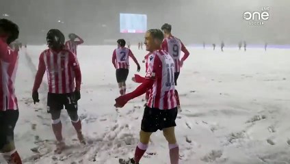 Karla kaplı zeminde oynanan Kanada Premier Lig finalinde muhteşem gol