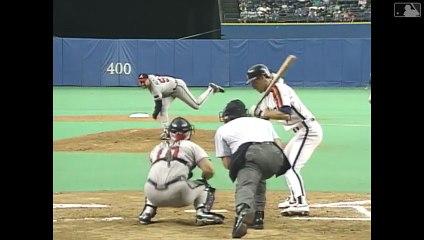 Kenny Lofton (HOU) gets his first stolen base of his Major League career (9/28/91)