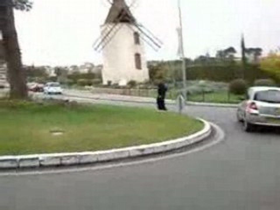 Le ku a lair sur rond point