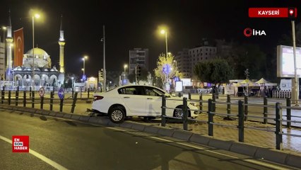 Kayseri’de seyir halindeyken uyuyan sürücü bariyerlere girdi