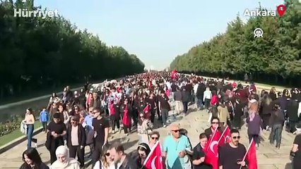 Anıtkabir'de ziyaretçi akını