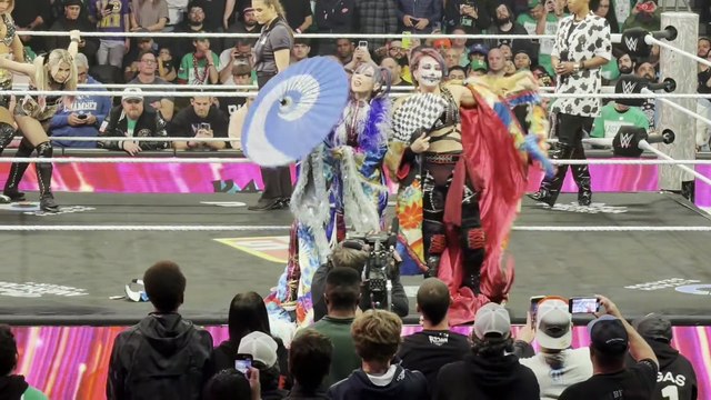 Charlotte Flair & Alexa Bliss vs Asuka & Kairi Sane Full Match - WWE Raw 11/10/2025