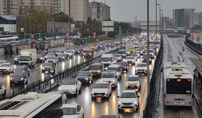 İstanbul'da yağmur etkili oldu, trafikte yoğunluk yaşandı