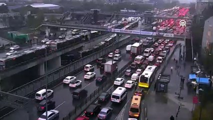 Avcılar’da metrobüs çilesi: Seferler felç oldu