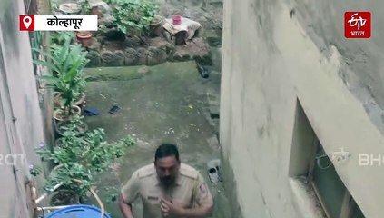कोल्हापुरात भर वस्तीत बिबट्याचा पोलिसावर हल्ला; पाहा Exclusive व्हिडिओ