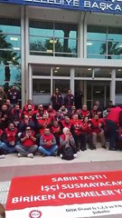 Belediye işçileri oturma eylemine başladı: İzmir Büyükşehir bürokratları işçiyi silkeliyor!