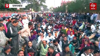 उपनल कर्मियों की हड़ताल से दून अस्पताल में चरमराई व्यवस्थाएं, OPD के बाद इमरजेंसी में भी लगी लंबी लाइन