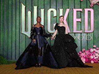 Ariana Grande und Cynthia Erivo faszinieren mit extravaganten Looks