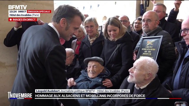11-Novembre: après l'inauguration de la plaque, Emmanuel Macron échange avec l'un des six anciens Malgré-nous présents lors de la cérémonie