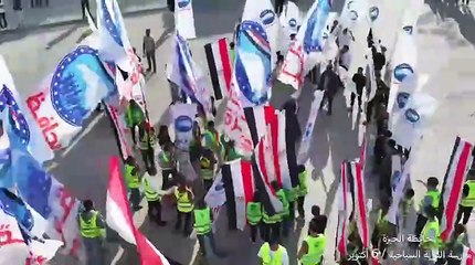 رقص واحتفالات بعلم مصر بلجنة القرية السياحية بأكتوبر