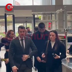 Dün akşam PFDK’ya sevk edilen 1024 isim aradında yer alan Beşiktaş’ın ve Ümit Milli Takım kalecisi Ersin Destanoğlu, suç duyurusunda bulunmak üzere Çağlayan Adliyesi’ne geldi.