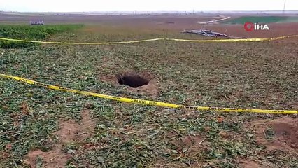 Tarlada obruk paniği! Bölge halkı diken üstünde