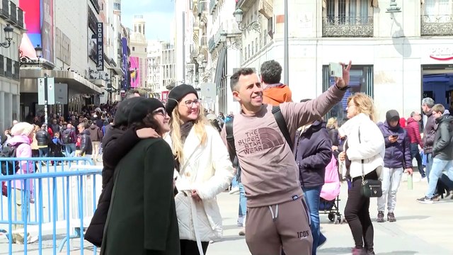 La población residente en España se sitúa en máximos con 49,4 millones de persona