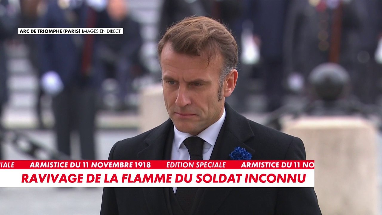 Emmanuel Macron ravive la flamme de la tombe du Soldat inconnu
