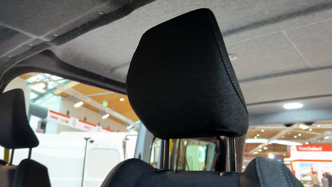 Renault Trafic E-Tech Flex Van – Electric Flexibility for Professionals _ Interior &  Walkaround