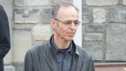 “Pas de paix sans gardien, ni liberté sans soldat” : Jean-Jacques Goldman adresse un message bouleversant aux Français pour le 11 Novembre