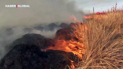 Yer Hakkari: Nehil Sazlığı'ndaki yangına helikopterle müdahale
