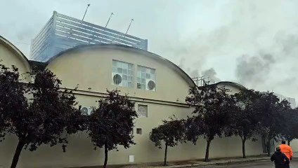 Un importante incendio afecta las instalaciones del Hiper de la Cooperativa Obrera