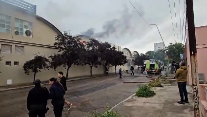 Un importante incendio afecta las instalaciones del Hiper de la Cooperativa Obrera