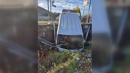 충남 예산서 차량 충돌 후 도랑으로 추락...2명 중경상 / YTN