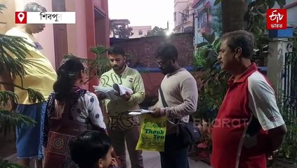 শিশু পুত্রের হাত ধরে শিবপুরের শিক্ষিকা BLO ভোটারের দরজায়, চলছে SIR